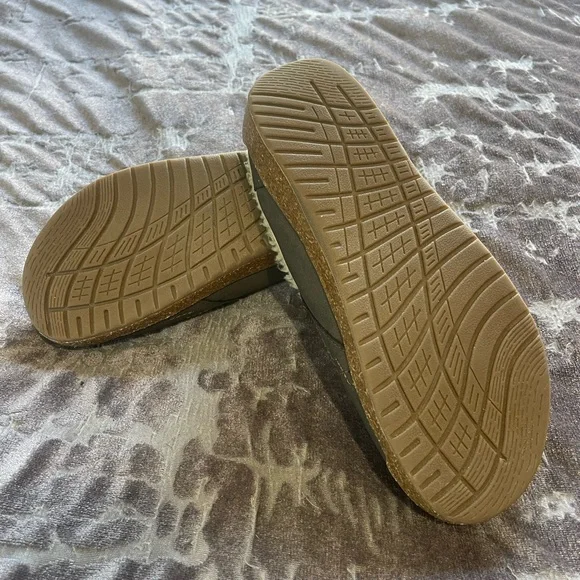 Earth Origins Janae Faux Fur Lined Clogs | Women’s 8 | Dark Grey - Picture 4 of 5